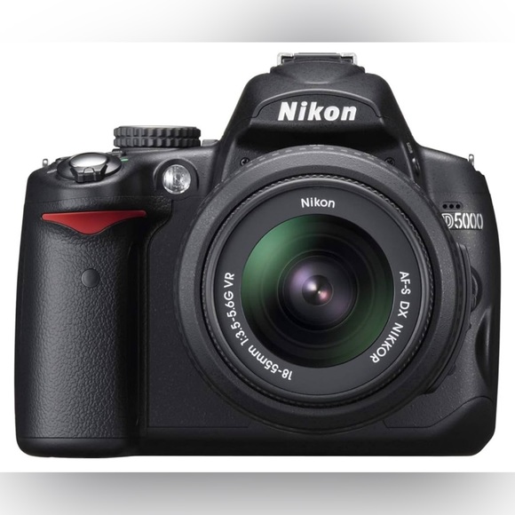 Nikon D5000 - Picture 1 of 13